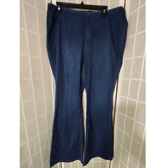NWT Lane Bryant Venezia Dark Wash Elastic Flare Jean High Rise Denim Size: 16R - Picture 1 of 3